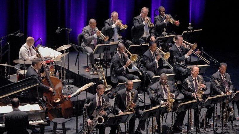 the-jazz-of-leadership-why-great-ceos-dont-steal-the-spotlight